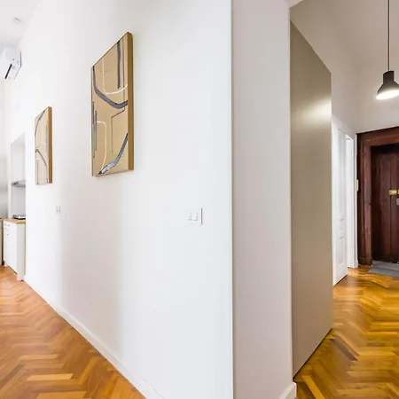 Thelos Apartament *