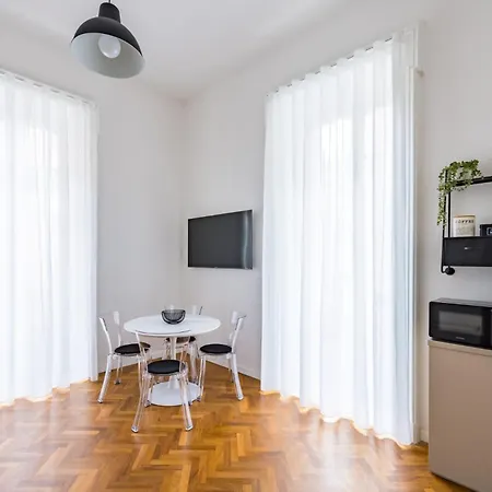 Thelos Apartament *
